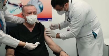 رجب طیب اردوغان واکسیناسیون کرونا را انجام دادند