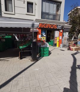 مغازه در مالتپه نزدیک جاده مینیبوس – استانبول