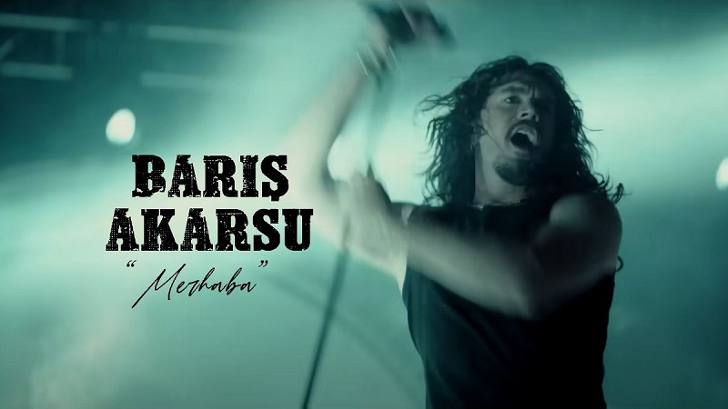باریش آکارسو از خواننده های معروف مرد ترکیه