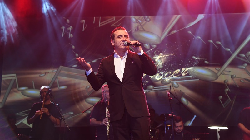 فرهات گوچر از خواننده‌های معروف مرد ترکیه