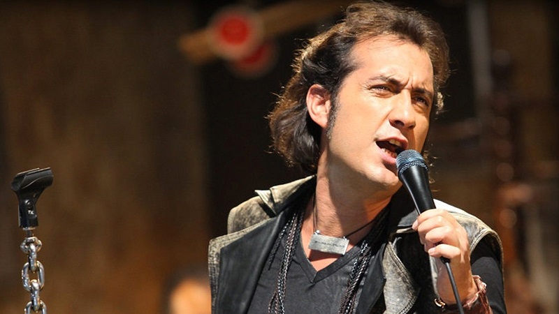 کیراچ از خواننده های معروف مرد ترکیه