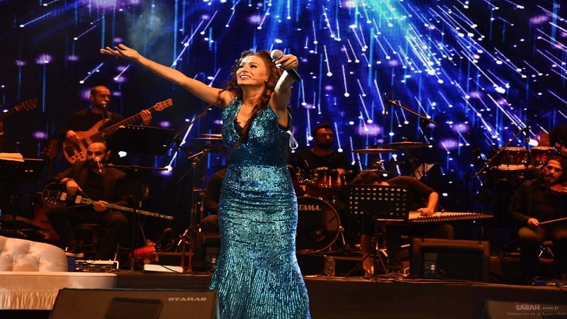 یلدیز تیلبه (Yıldız Tilbe) از خواننده های معروف زن ترکیه