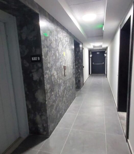 http://solo-levent-hallway.jpg