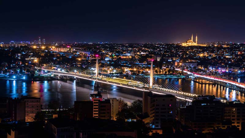 تور شبانه غذا از جاهای دیدنی استانبول در شب