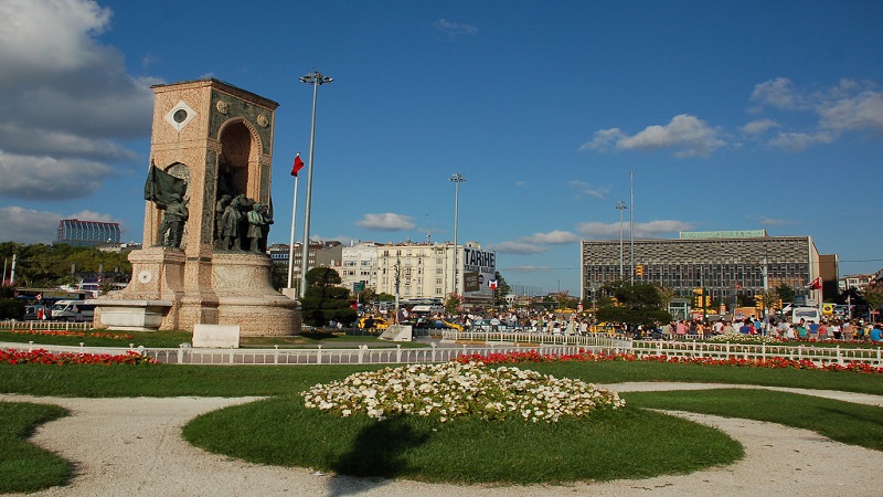 میدان تکسیم (Taksim Meydanı) از جاهای دیدنی استانبول