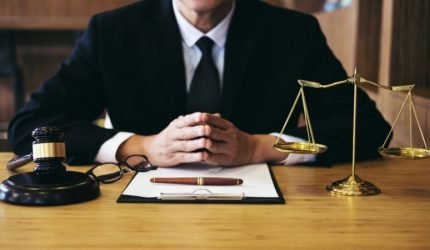 وکلای مهاجرت در تفسیر قوانین مهاجرت تخصص دارند